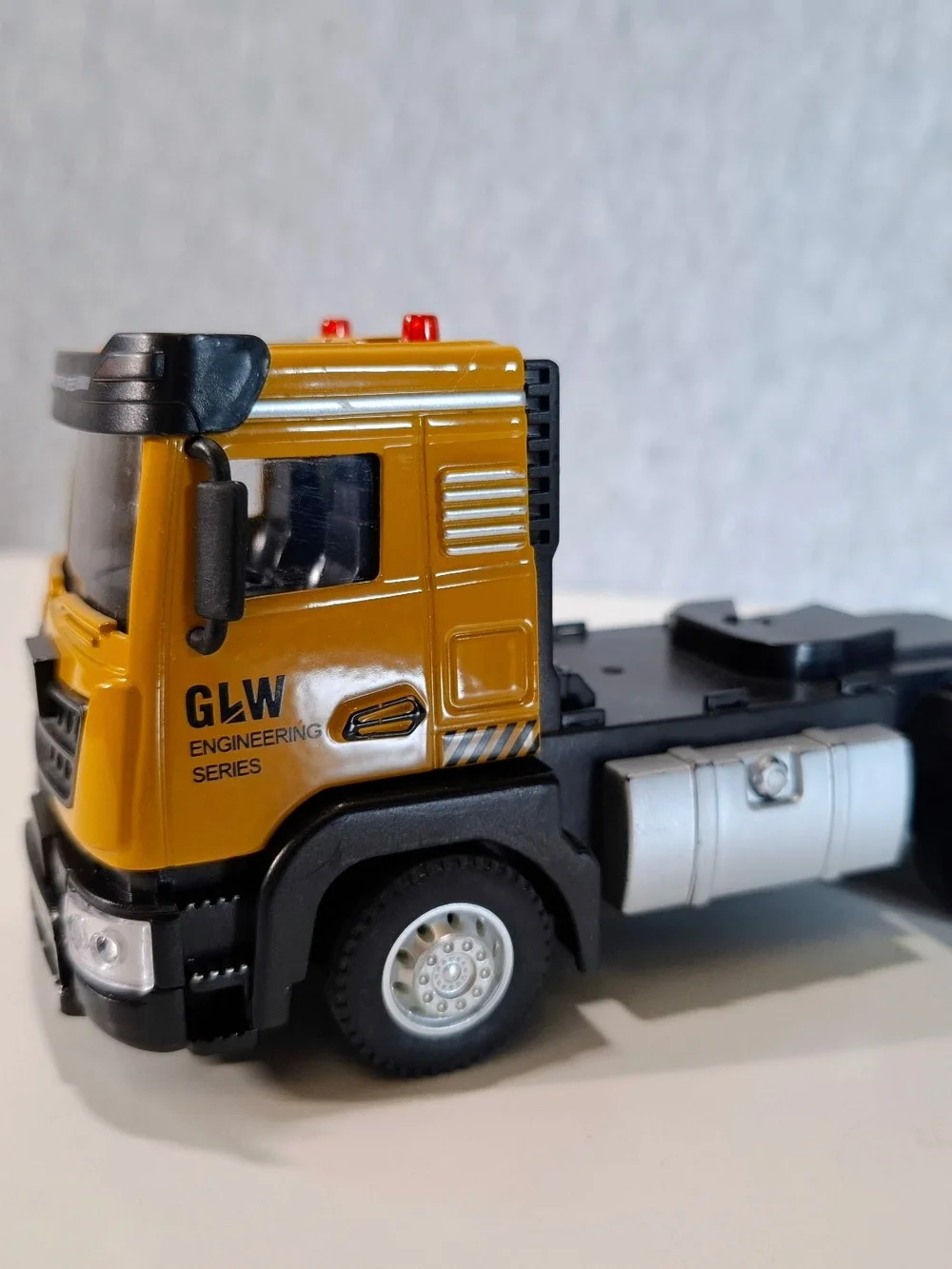 GLW  Yellow Toy Engineering Truck for Kids